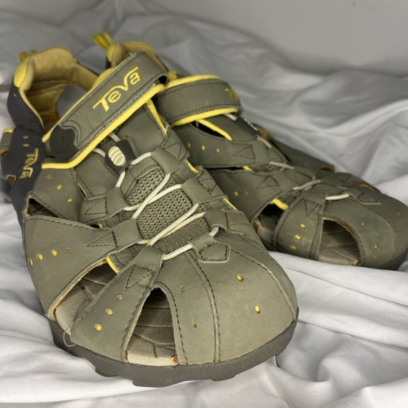 Teva Men’s Olive and Yellow Hiking Shoes - Picture 2 of 6